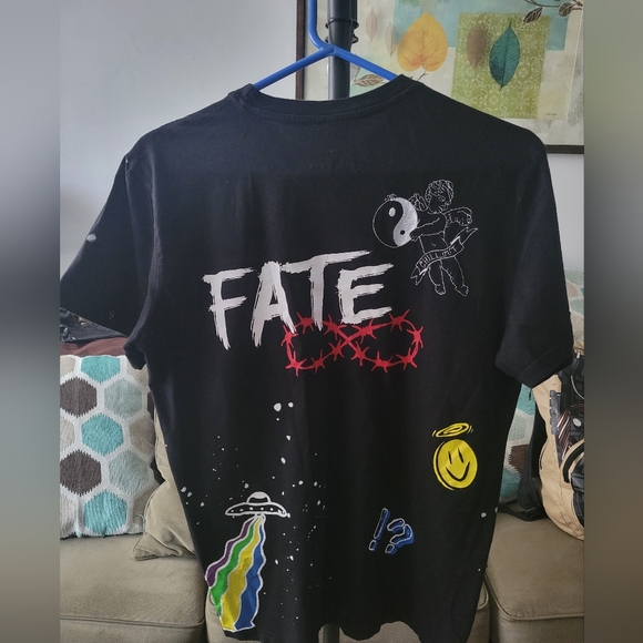 Rue21 medium-sized black and multi colored tee - Picture 2 of 4